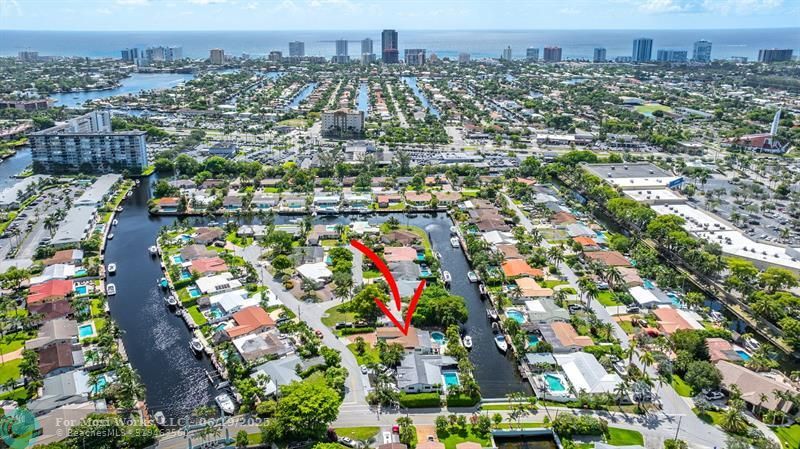 Property Photo: 906 SE 10th St FL 33060