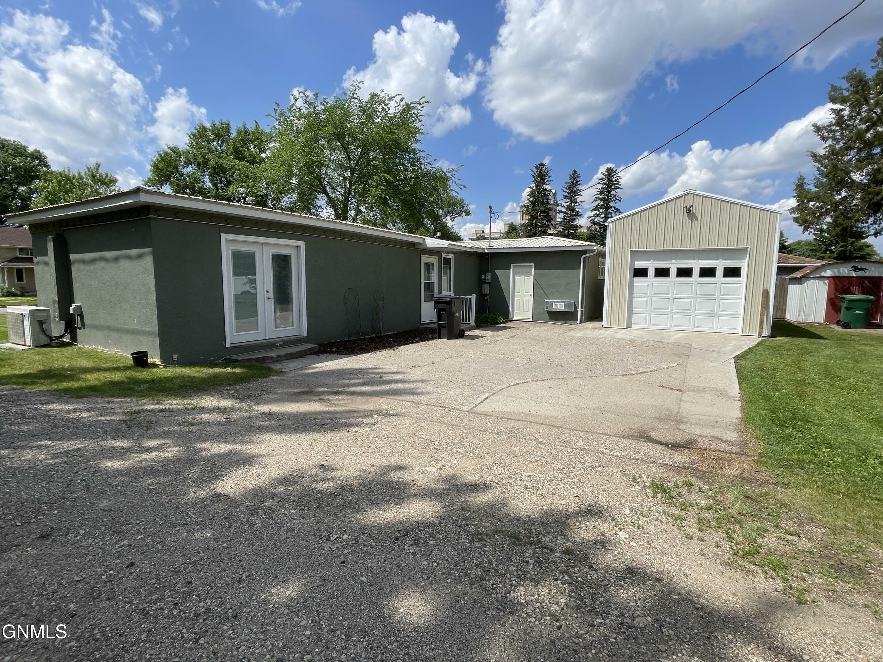 Property Photo: 474 10th Avenue N ND 58421