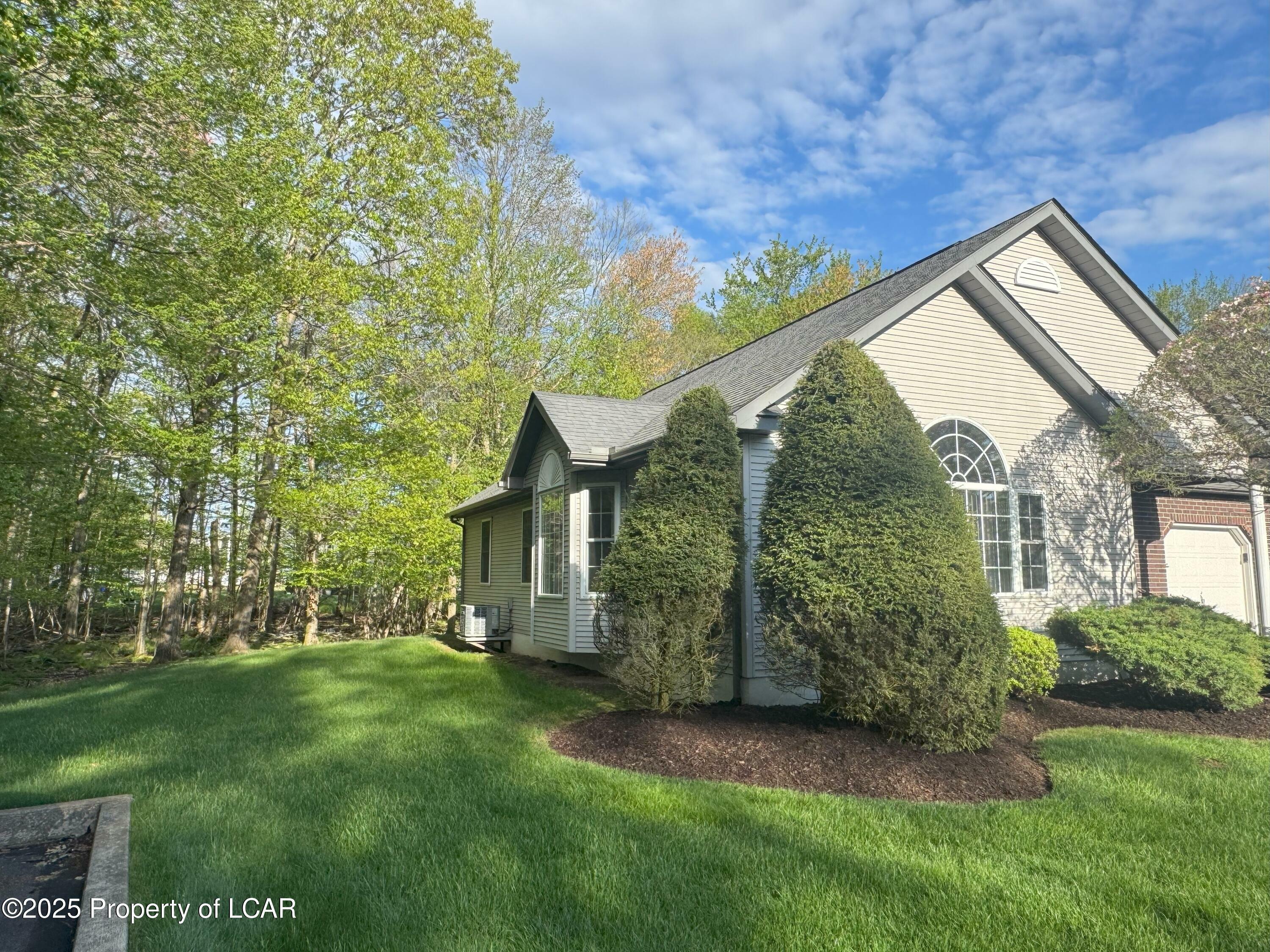 Property Photo: 45 Pinnacle Court PA 18707