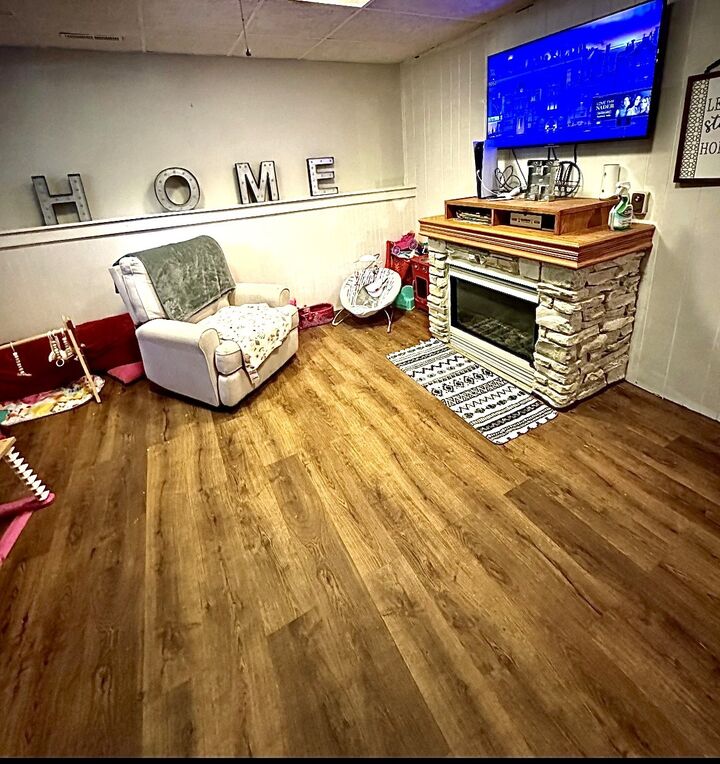 Property Photo: 815 Knob Hill Drive IA 50317