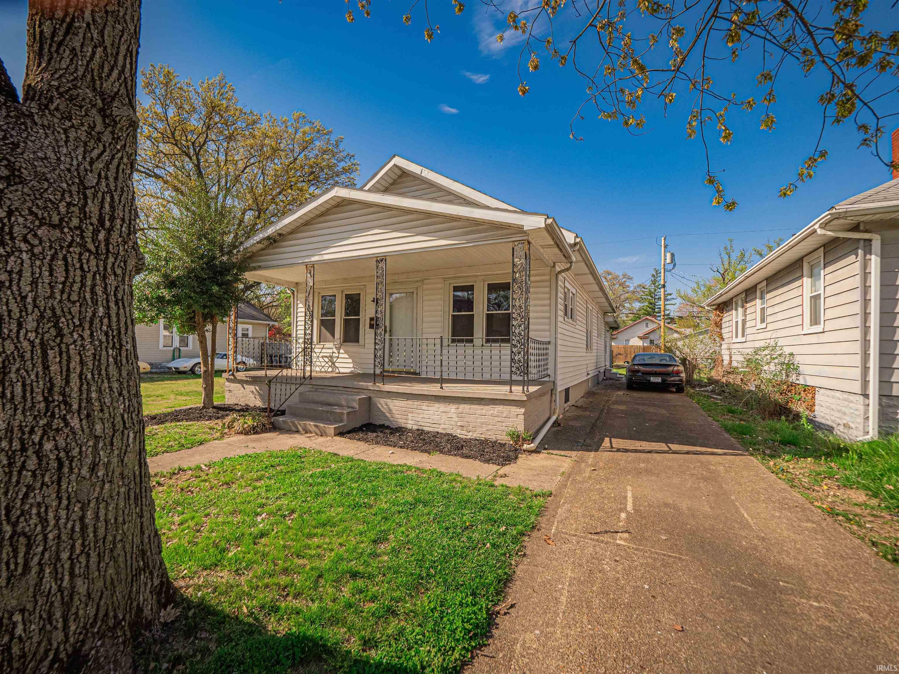 Property Photo: 1124 Covert Avenue IN 47714