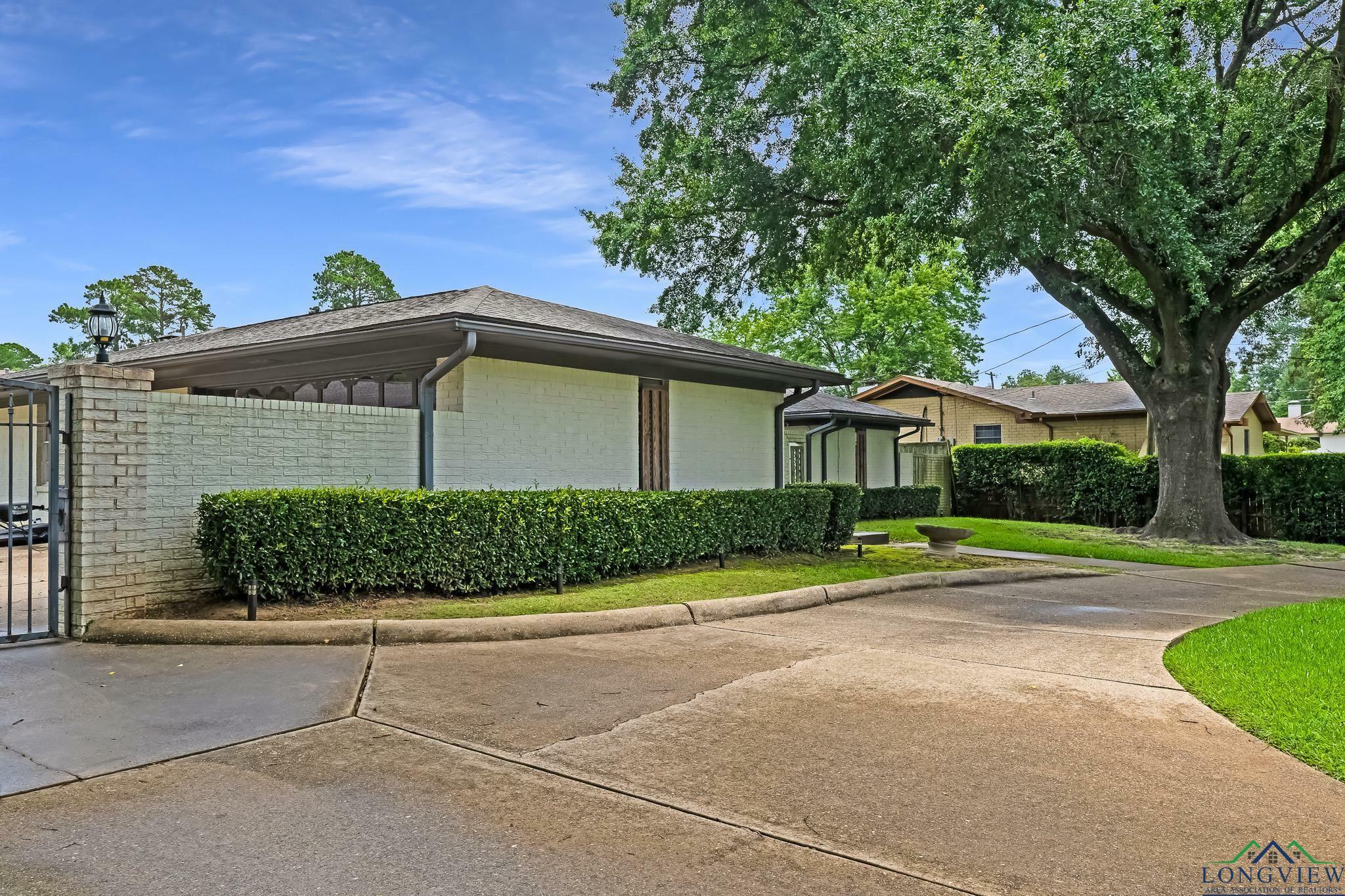Property Photo: 2104 McCann Rd TX 75601