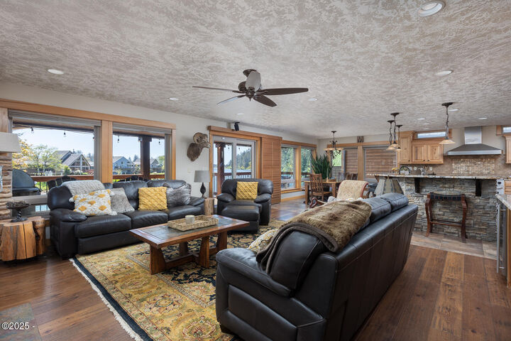 Property Photo: 6925 Parker Street OR 97135