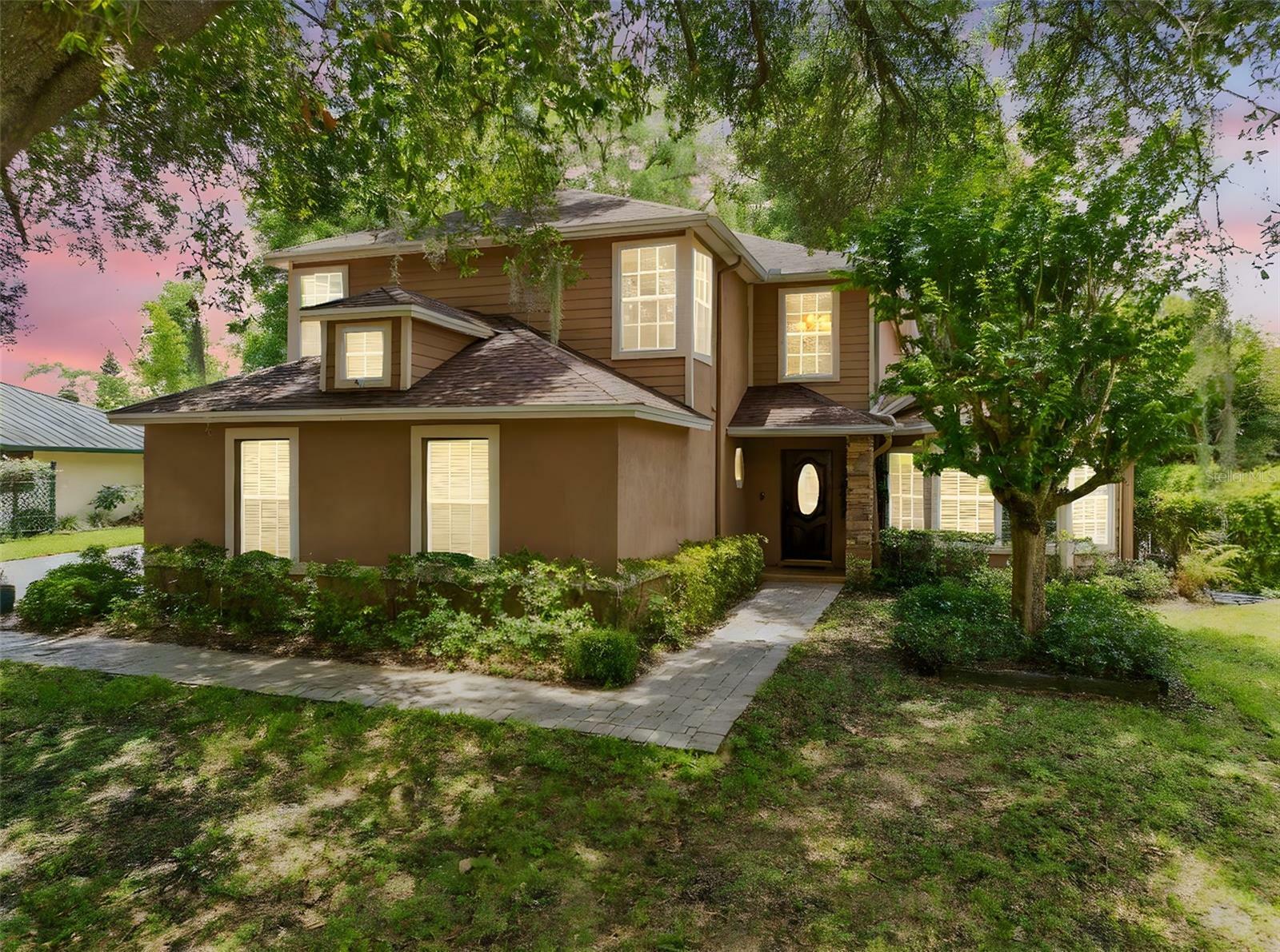 Property Photo: 556 Lake Avenue FL 32701