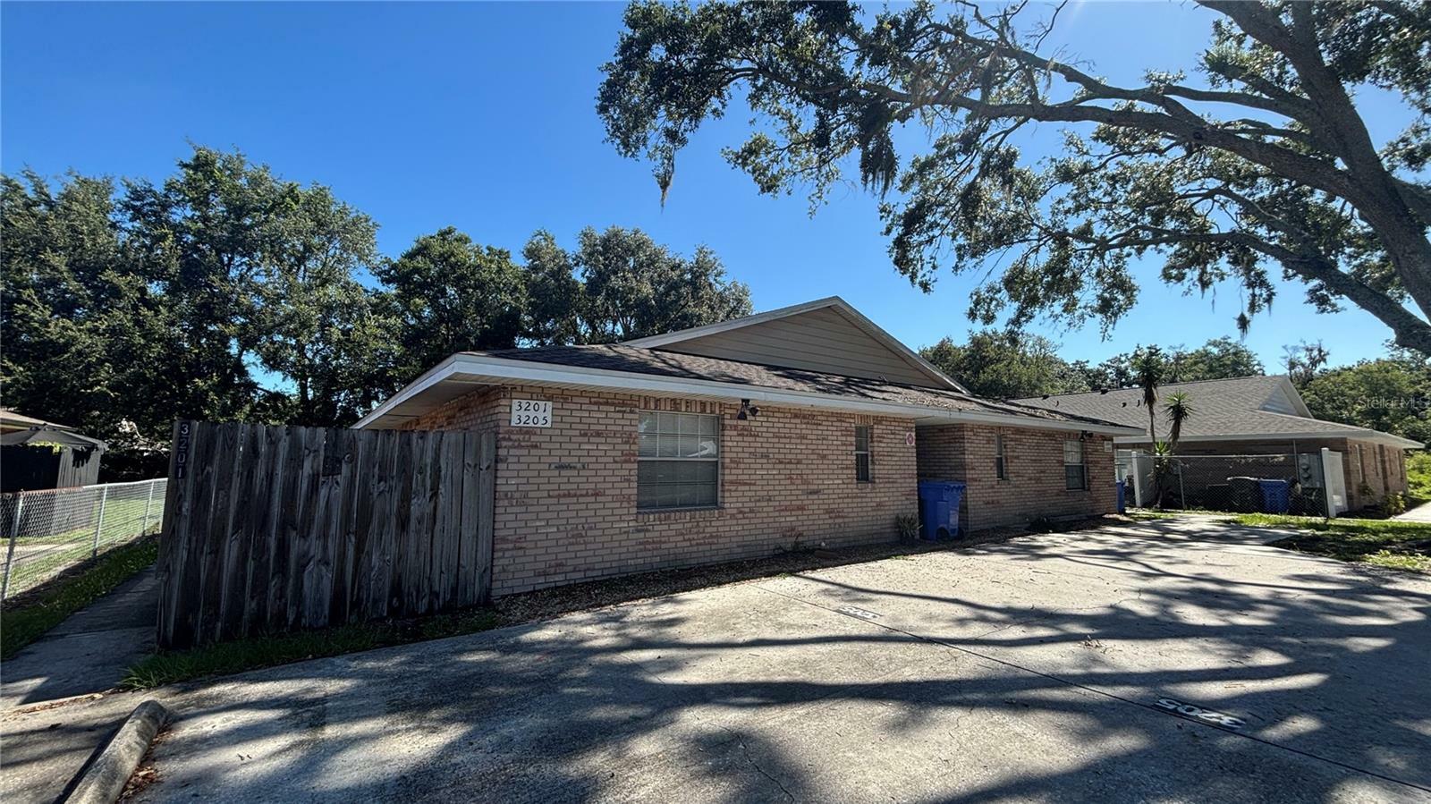 Property Photo: 3205 Bloomingdale Villas Court FL 33511