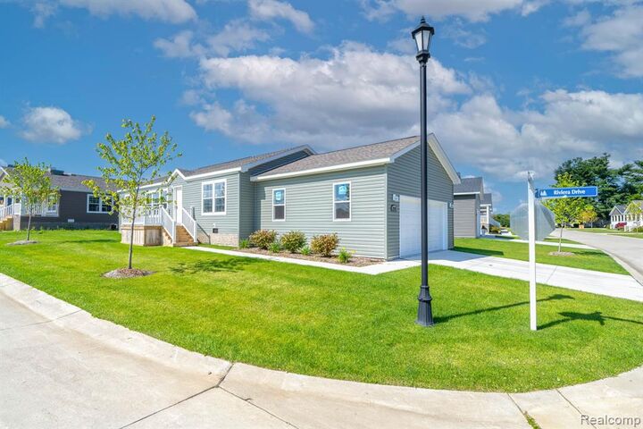 Property Photo:  2776 Pinellas Court  MI 48446 