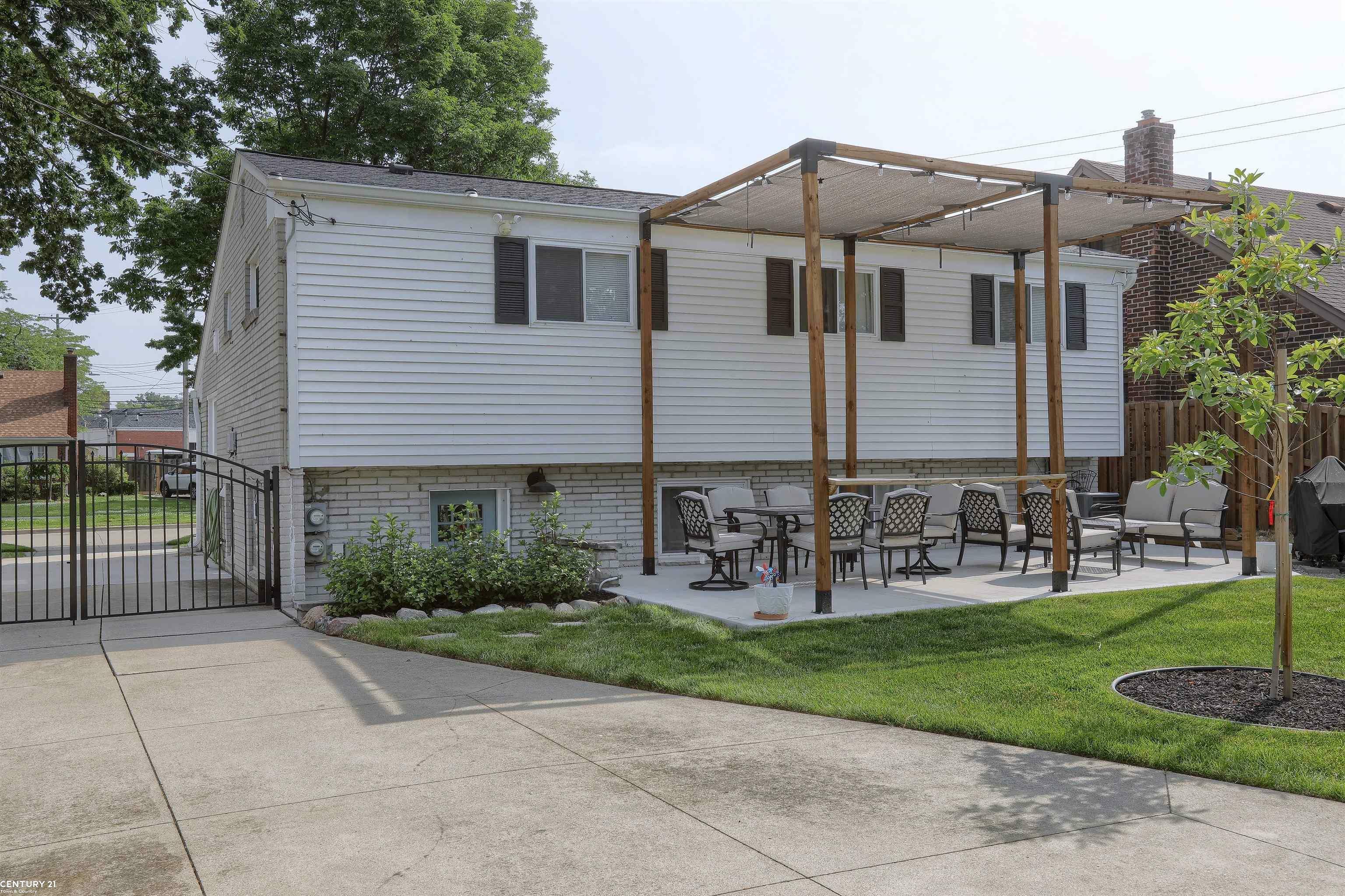 Property Photo: 1659 Stanhope Street MI 48236
