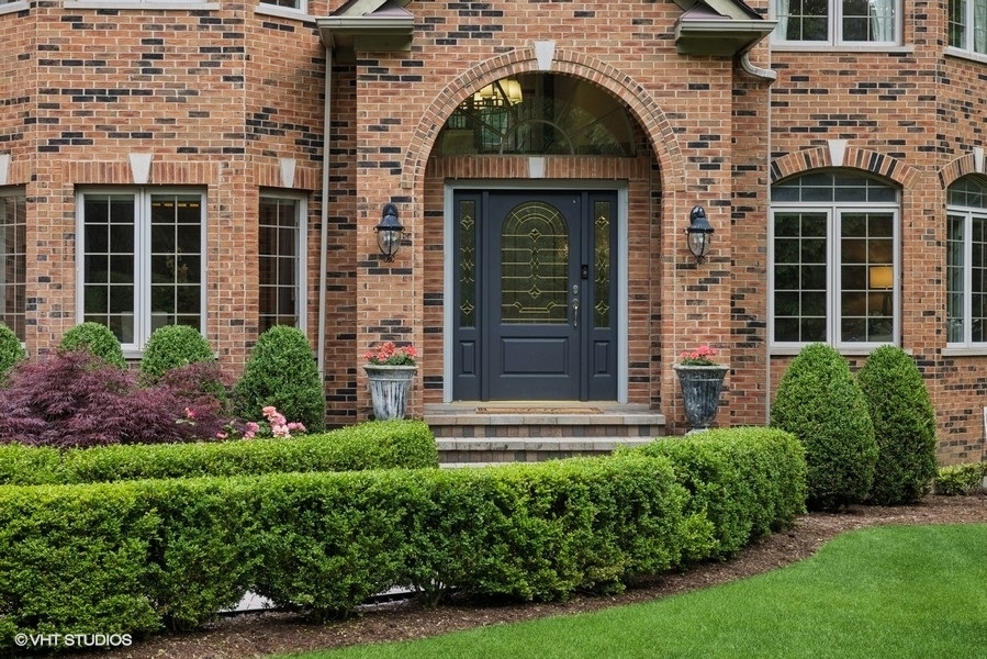 Property Photo:  1561 Thorneberry Court W  IL 60048 