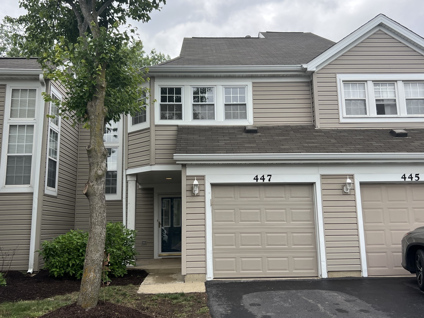 Property Photo: 447 Kilkenny Court 447 IL 60188