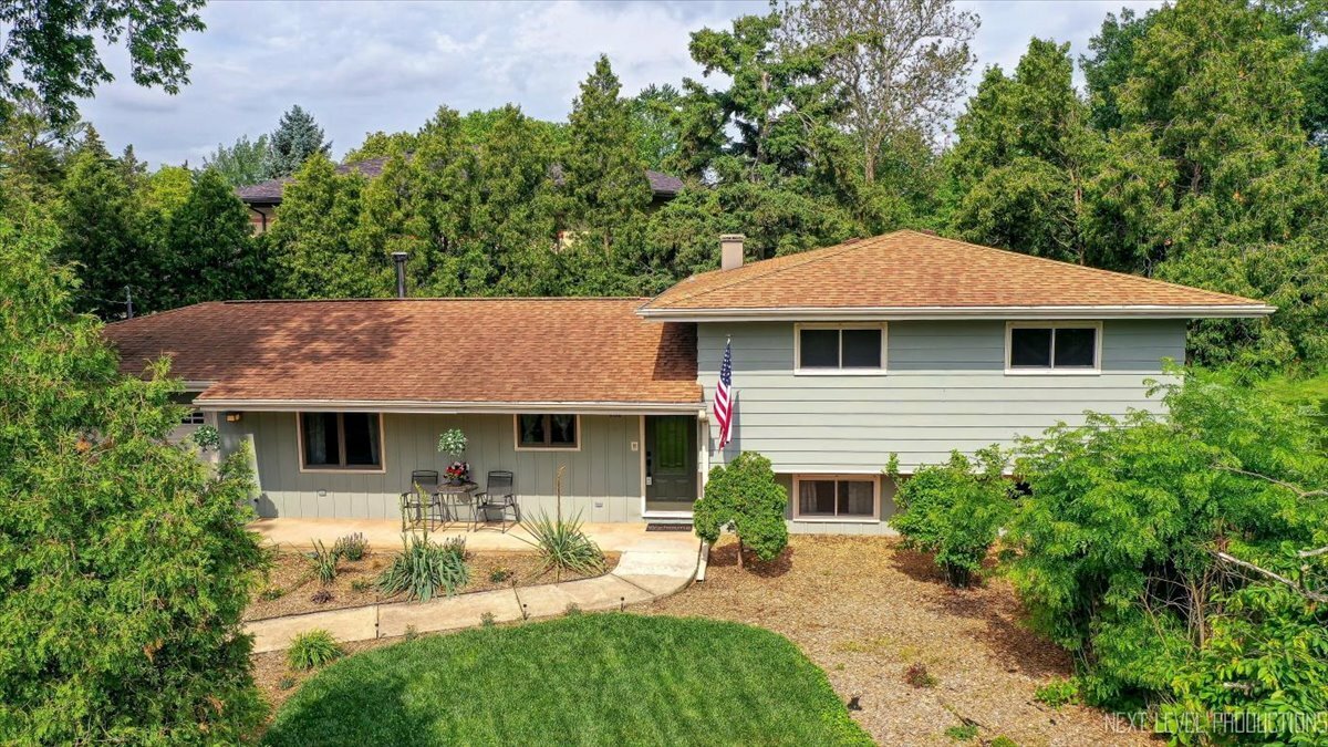 Property Photo: 8132 Fairmount Avenue IL 60516