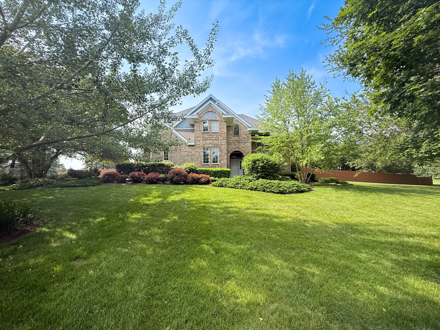 Property Photo:  720 Fairway Lane  IL 60178 