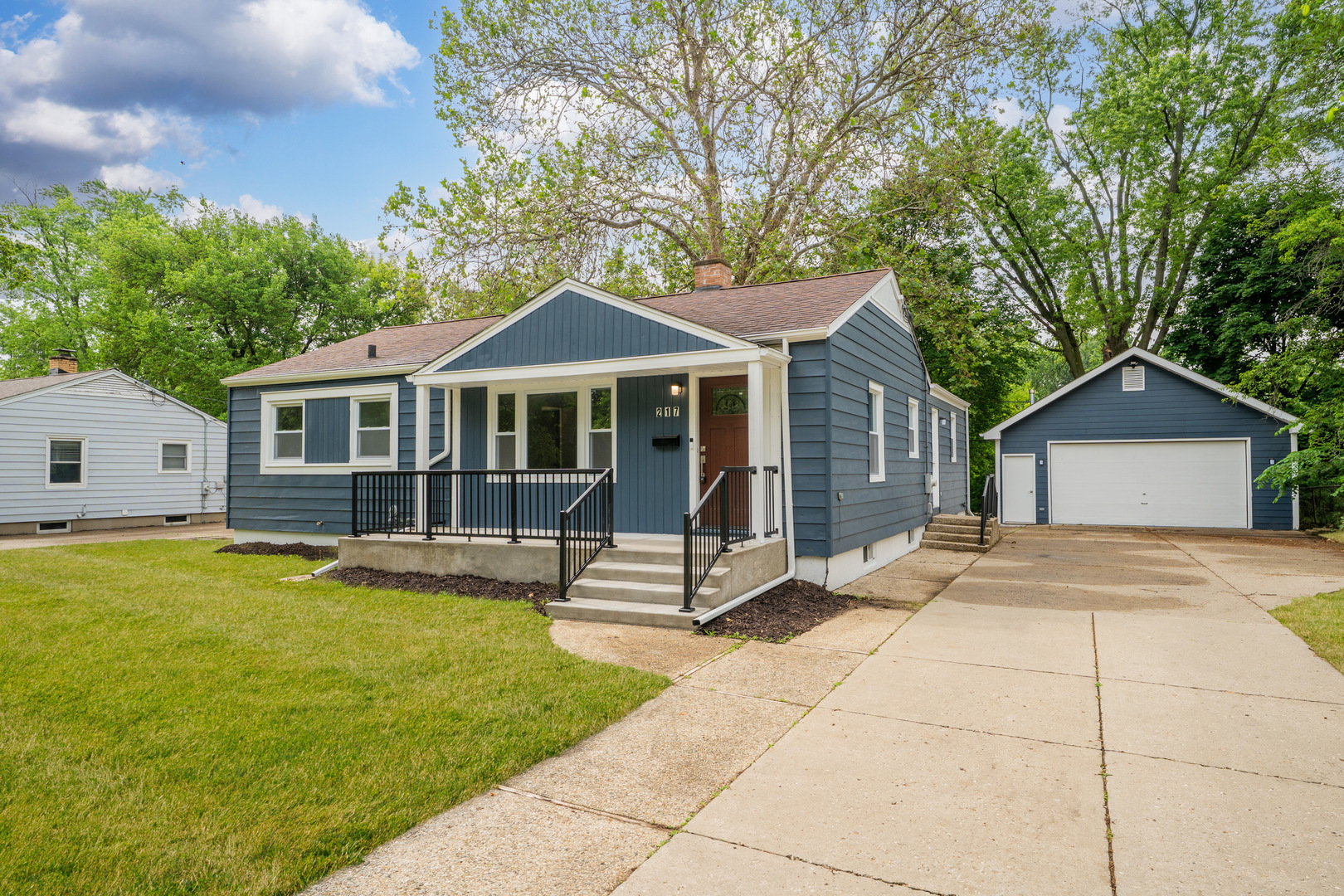 217 Chandler Drive  Mundelein IL 60060 photo