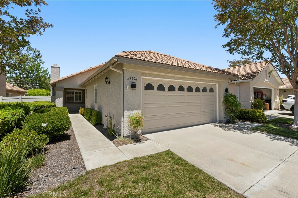 Property Photo:  23998 Via Astuto  CA 92562 