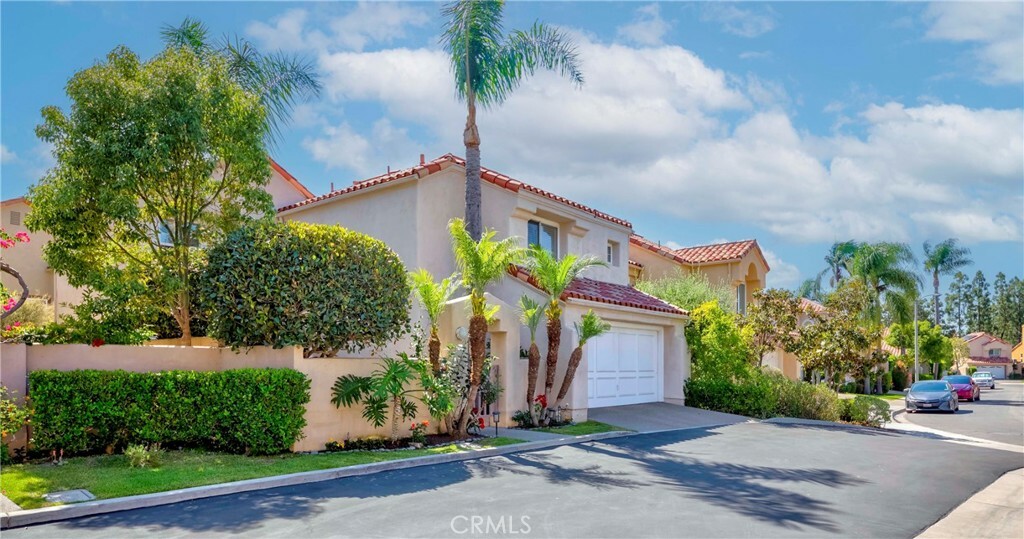 Property Photo:  19 Las Cruces  CA 92614 