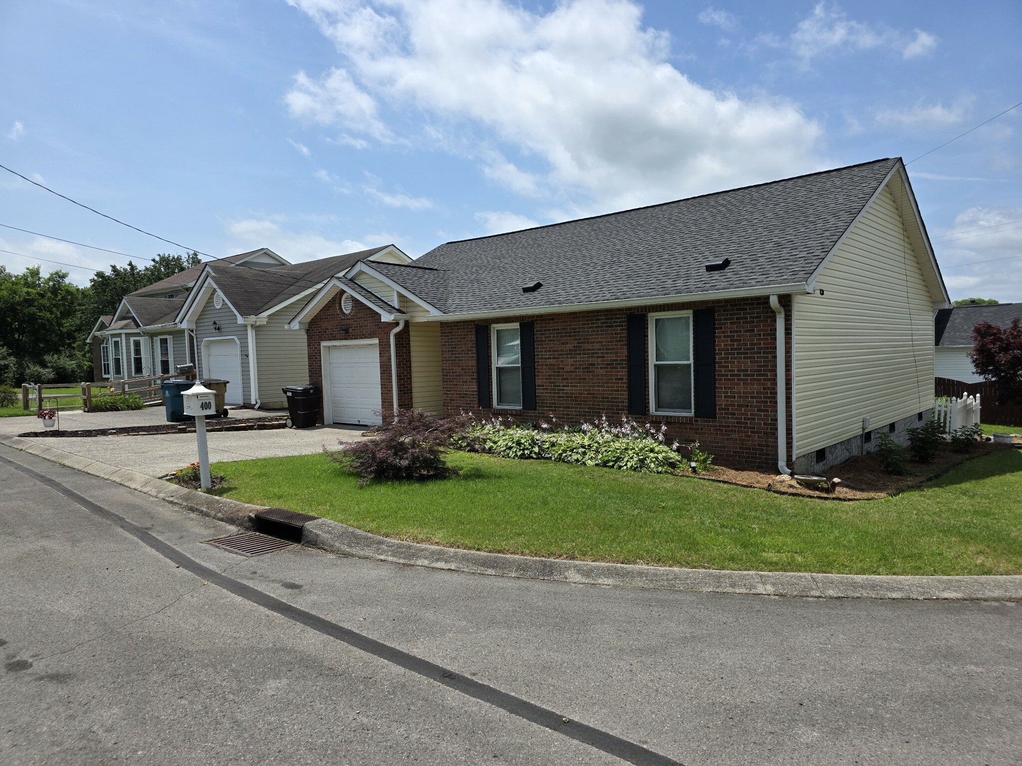 Property Photo: 400 Elaine Ct TN 37115