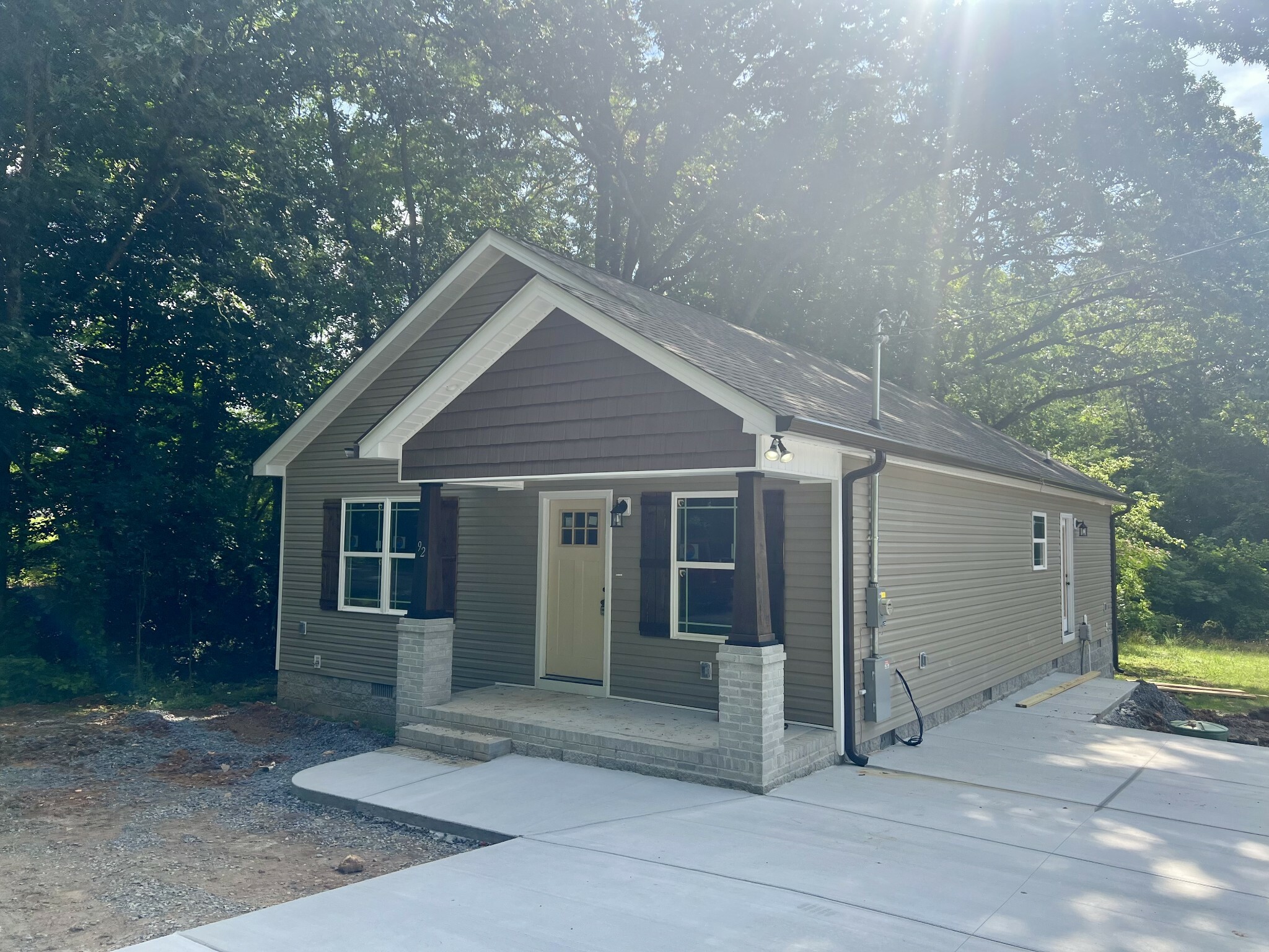 Property Photo: 92 Lakeview St TN 37355