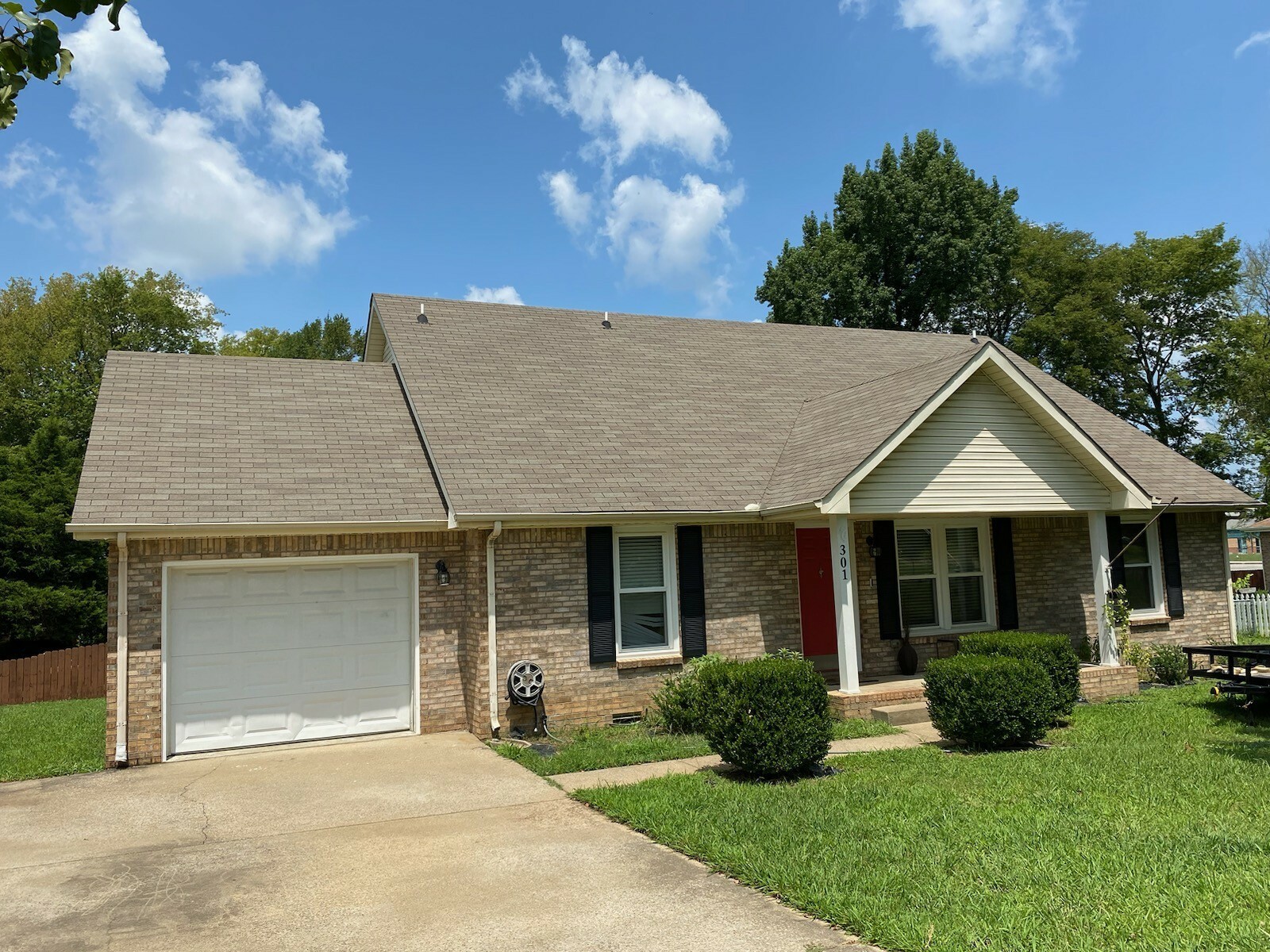 Property Photo: 301 Marys Oak Dr TN 37042