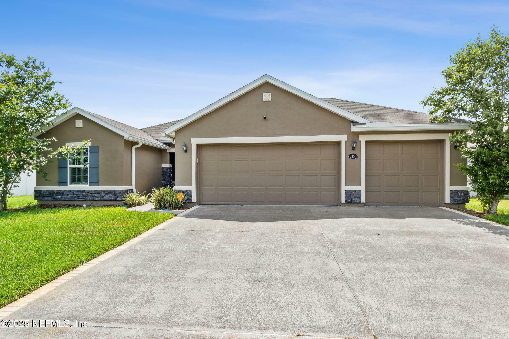 Property Photo: 7250 Steventon Way FL 32244