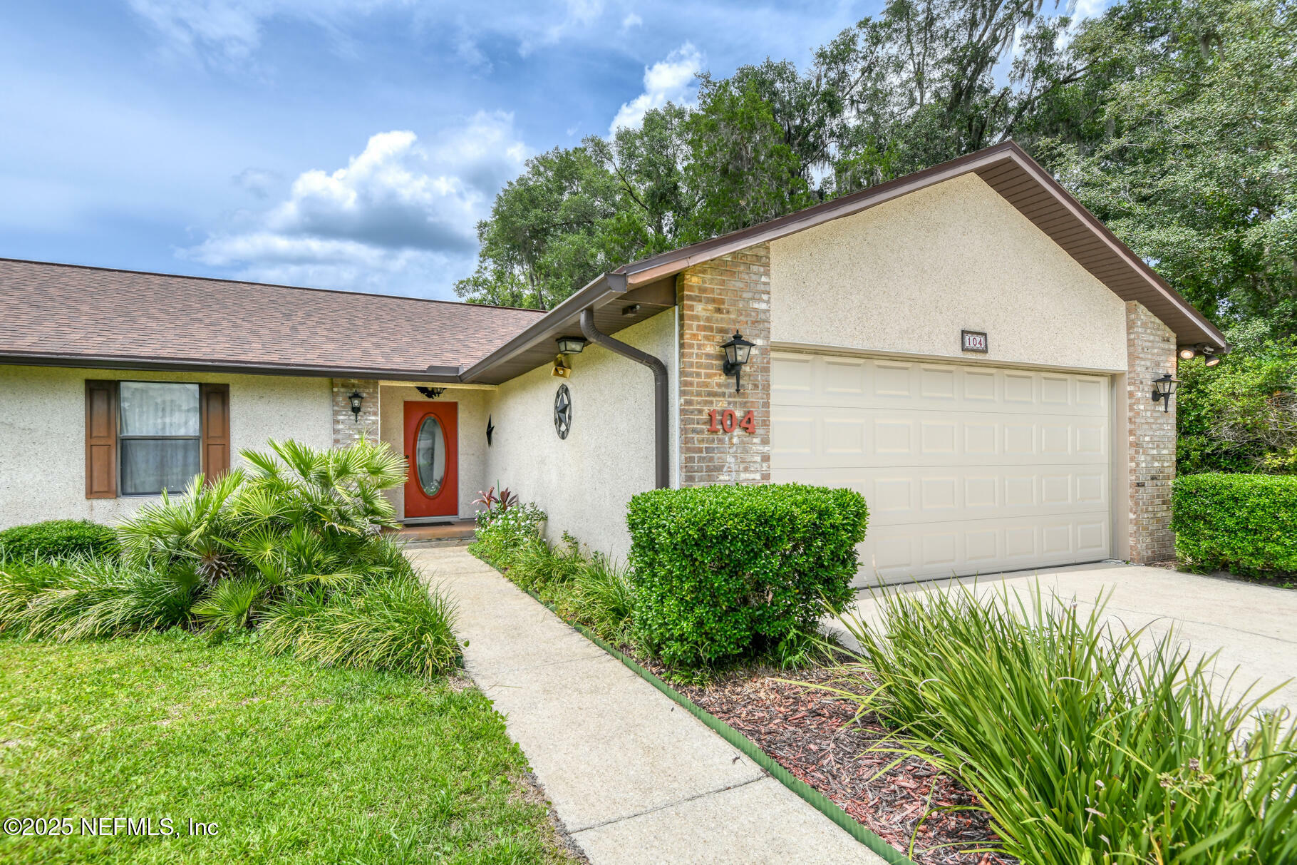 Property Photo: 104 W Flamingo Drive FL 32177