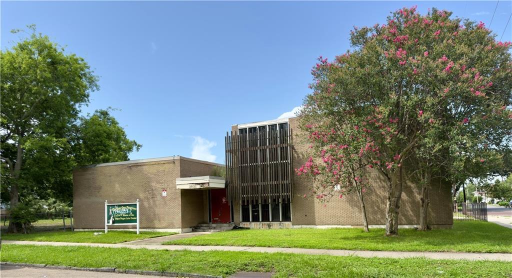 Property Photo: 2401 Esplanade Avenue LA 70119