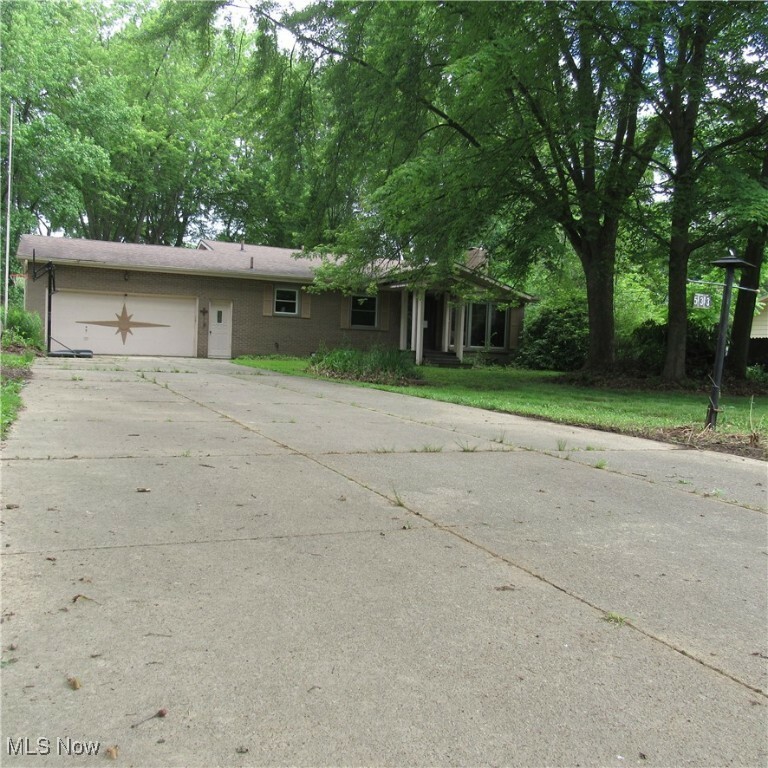 Property Photo: 533 Sturgeon Drive OH 44319