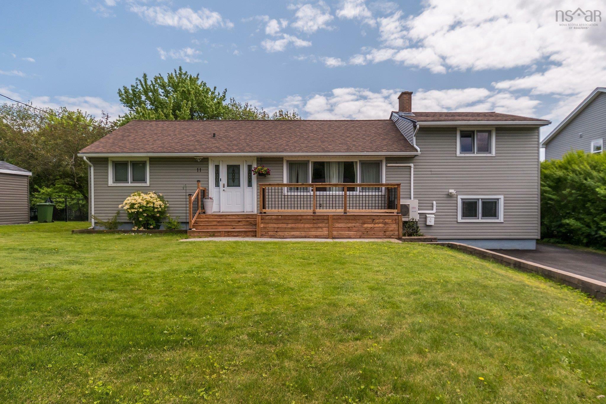 11 Elizabeth Street  Dartmouth NS B2W 2T4 photo