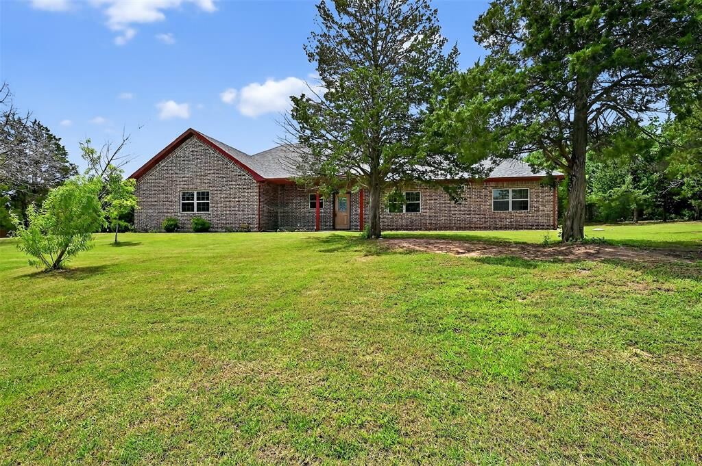 Property Photo:  187 Brandon Way  TX 75076 