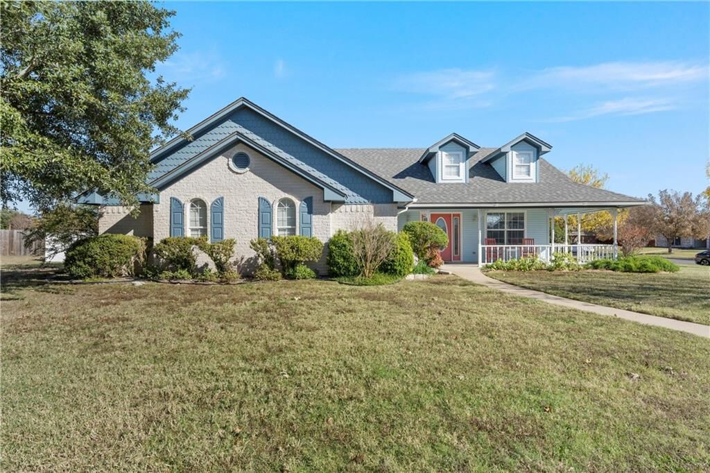 Property Photo: 716 Saratoga Drive TX 76706