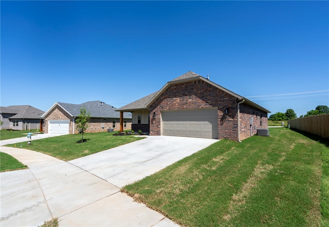 28 W Gilpin Street  Farmington AR 72730 photo