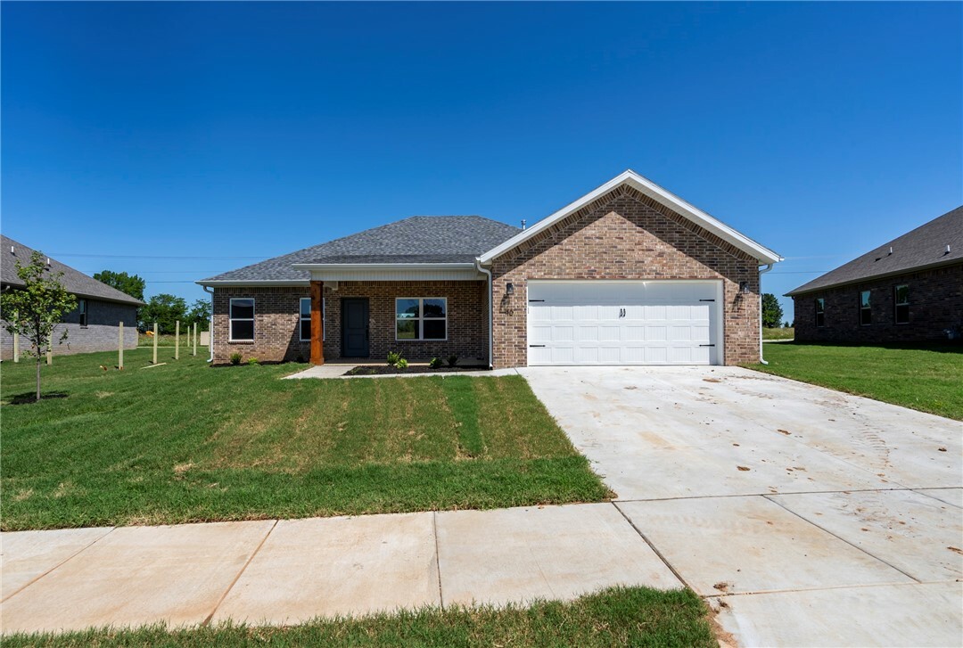 40 W Gilpin Street  Farmington AR 72730 photo