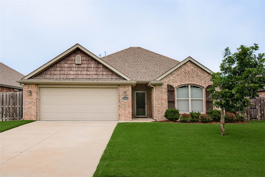 Property Photo: 6224 W Limerick Way AR 72704
