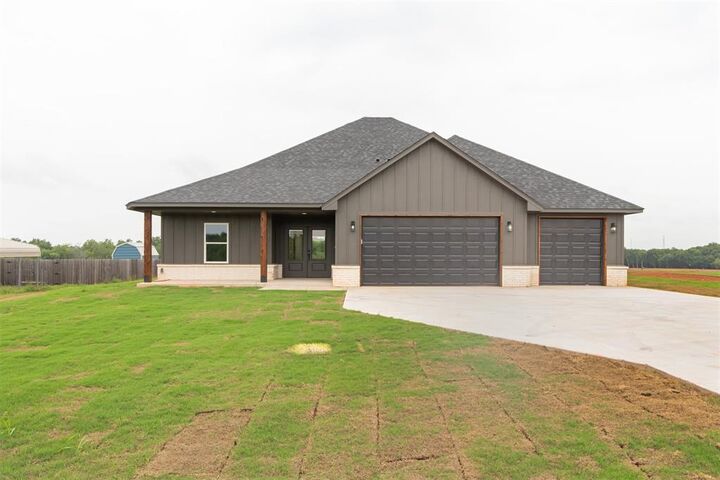 Property Photo: 41364 Hazel Dell Road OK 74804