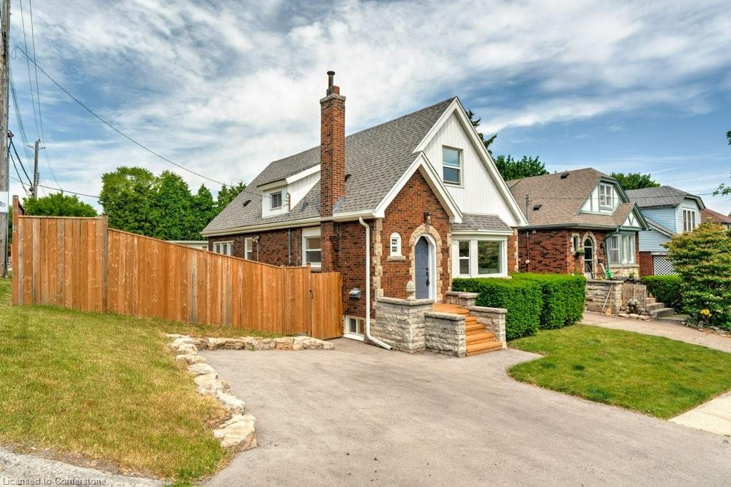 Photo de la propriété: 316 Houghton Avenue S ON L8K 2N3