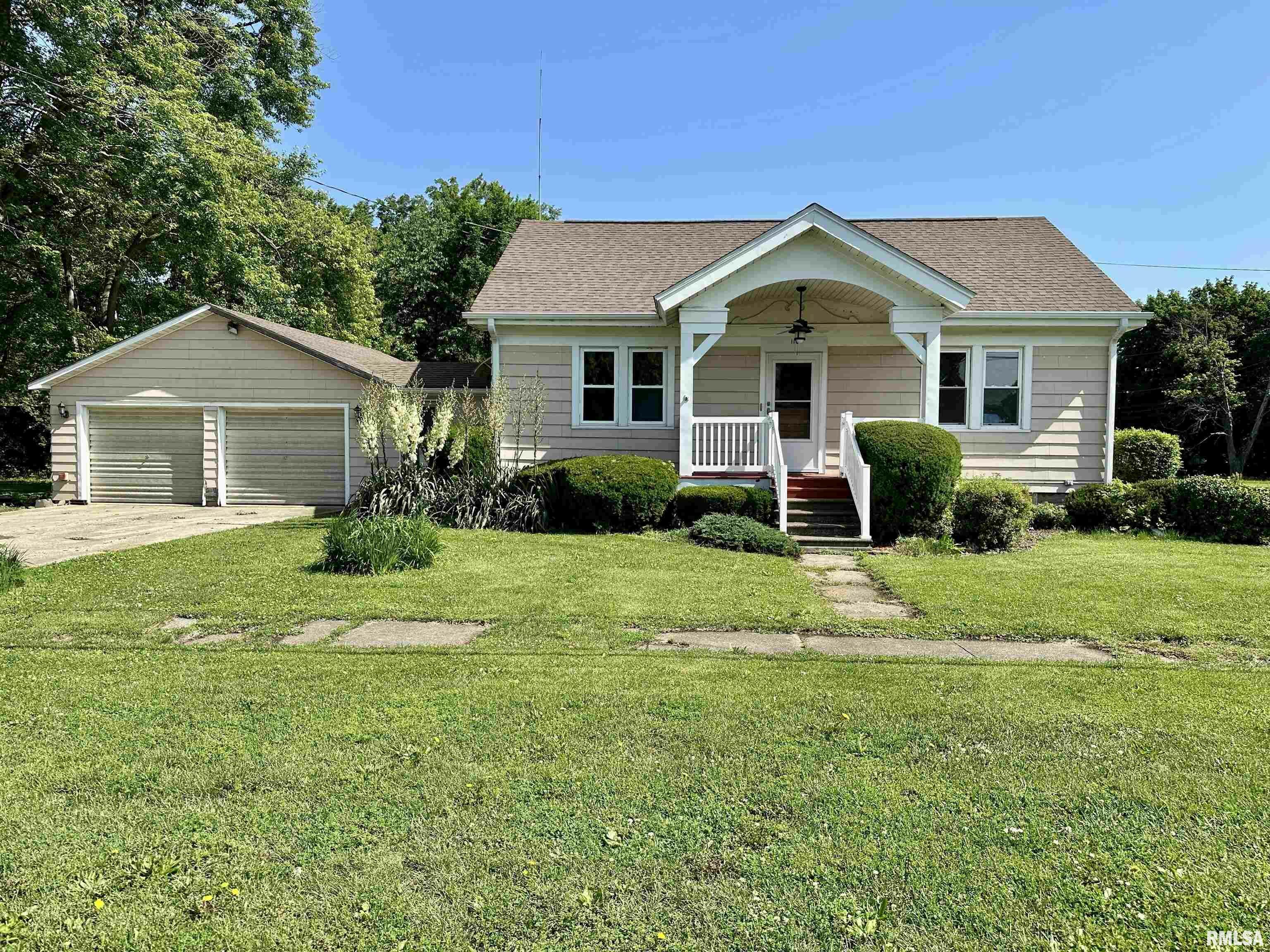 110 E Van Alstine Street  Secor IL 61771 photo