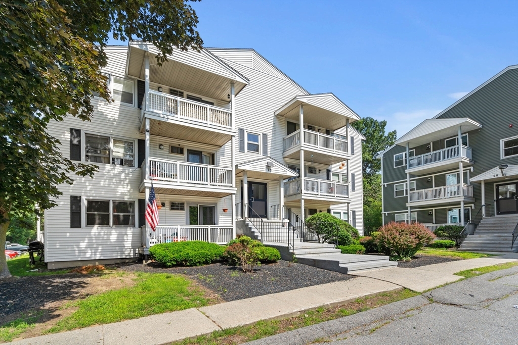 Property Photo: 10 Abbey Rd 103 MA 01453