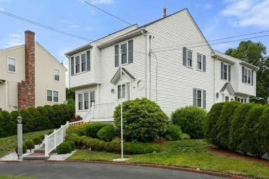 Property Photo:  5 Saint John Ln 5  MA 01757 