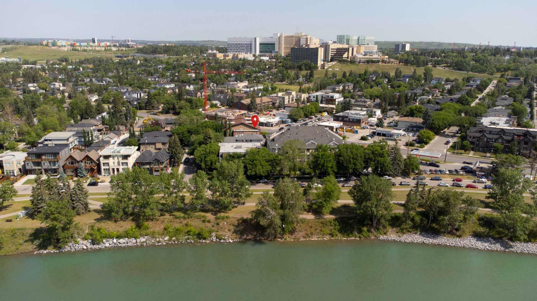 Property Photo: 118 34 Street NW 203 AB T2N 2X5