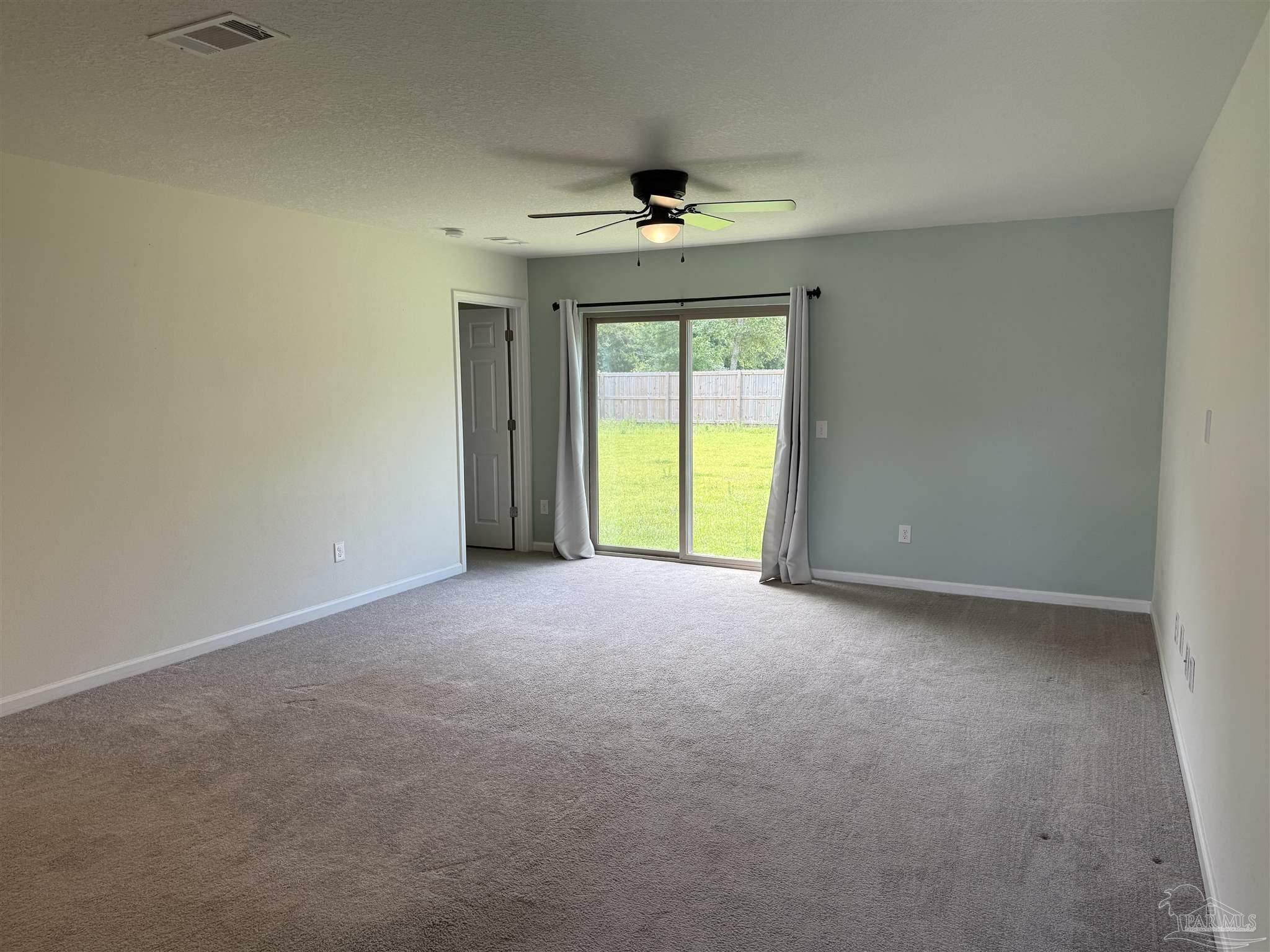 Property Photo: 8743 Schooner Ln FL 32507