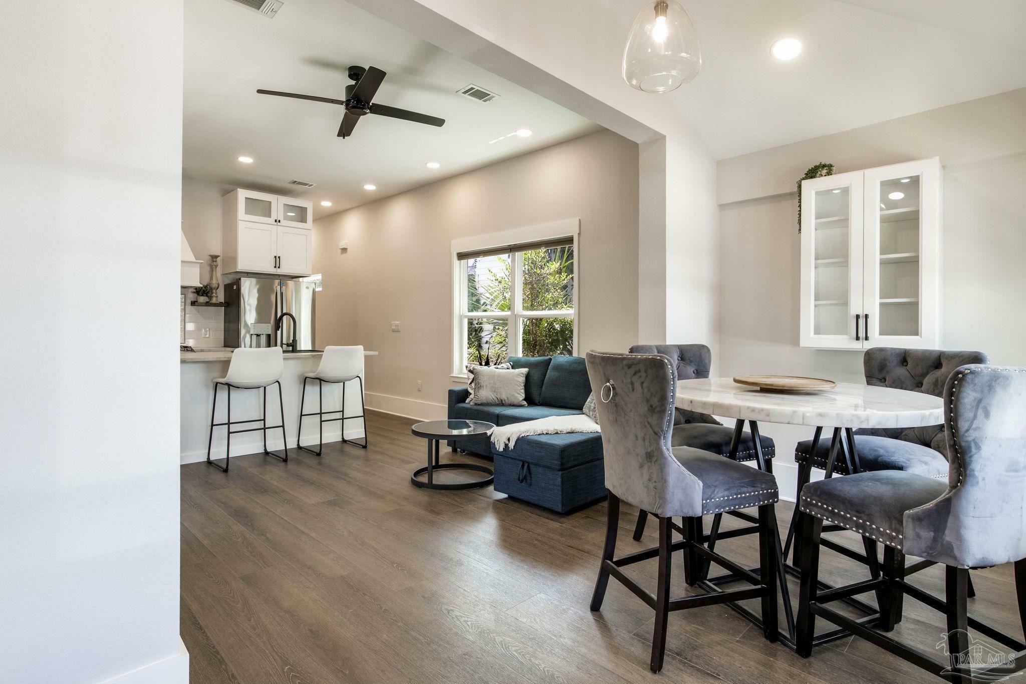 Property Photo:  1206 N 7th Ave  FL 32503 