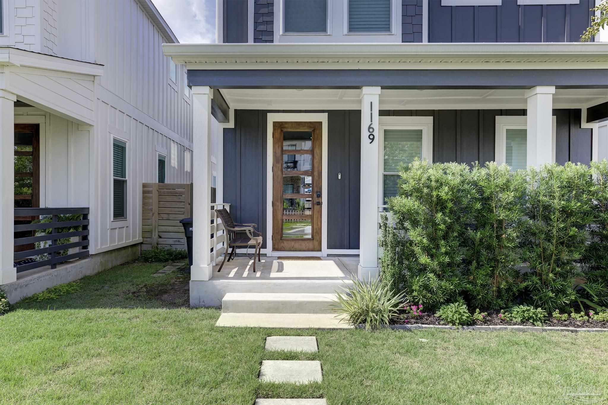 Property Photo:  1169 W Intendencia St  FL 32502 