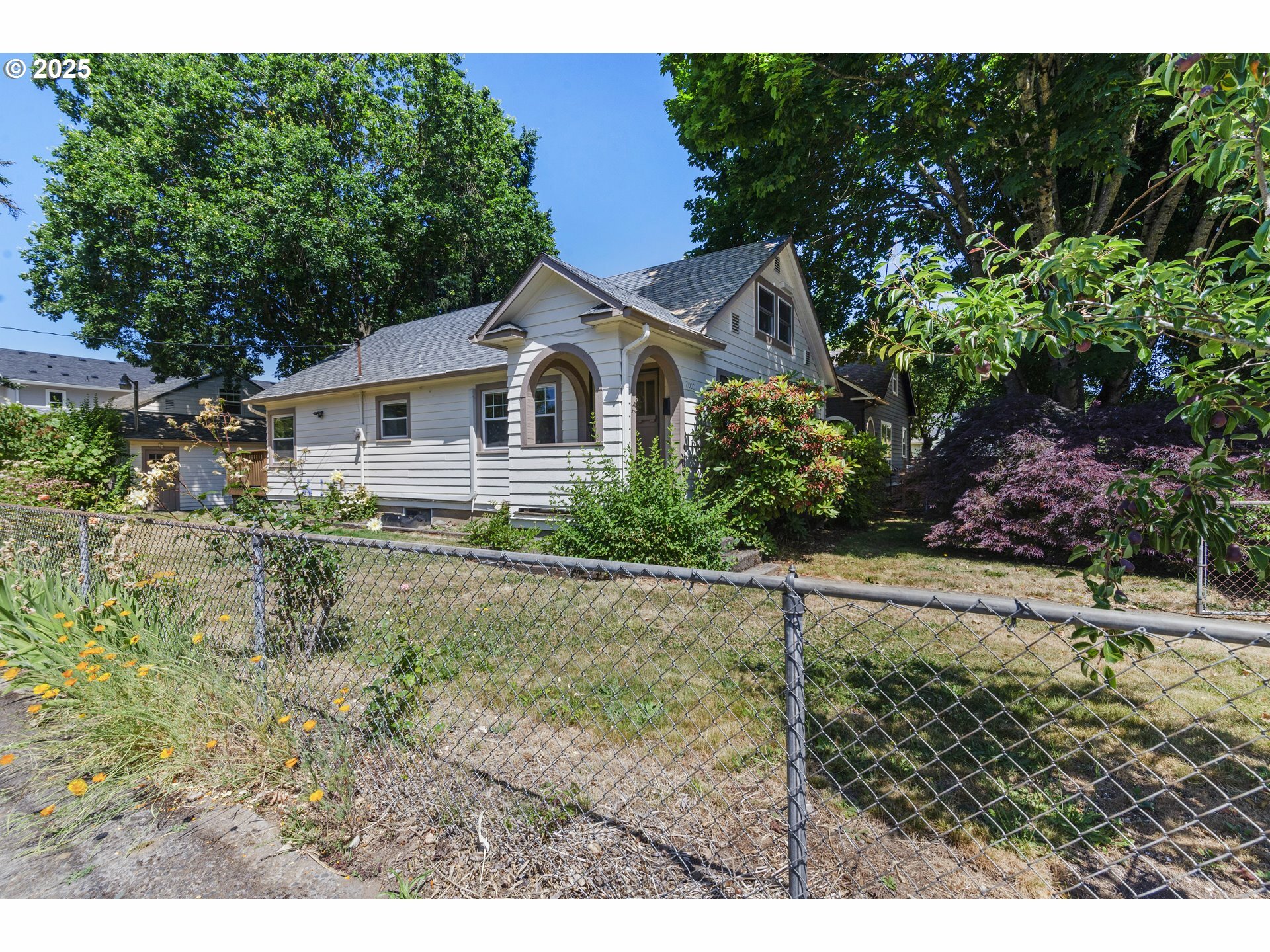 Property Photo: 2000 Harney St WA 98660