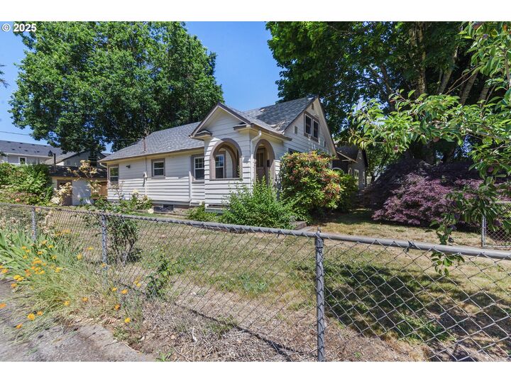 Property Photo:  2000 Harney St  WA 98660 