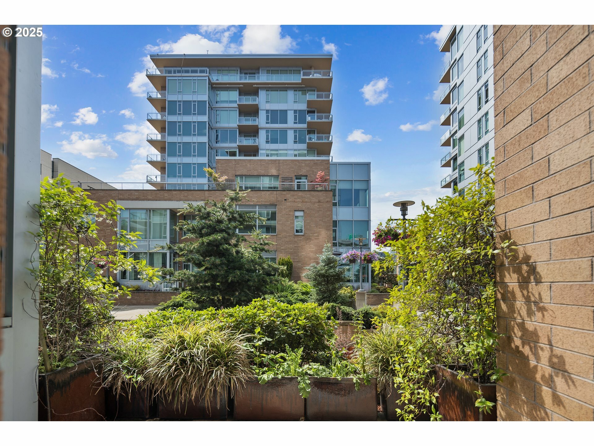 Property Photo:  1920 S River Dr E102  OR 97201 