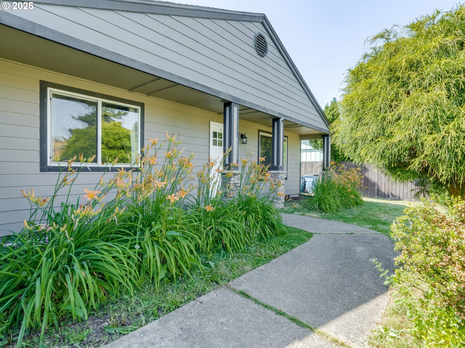 Property Photo:  10204 NE 6th Ave  WA 98685 