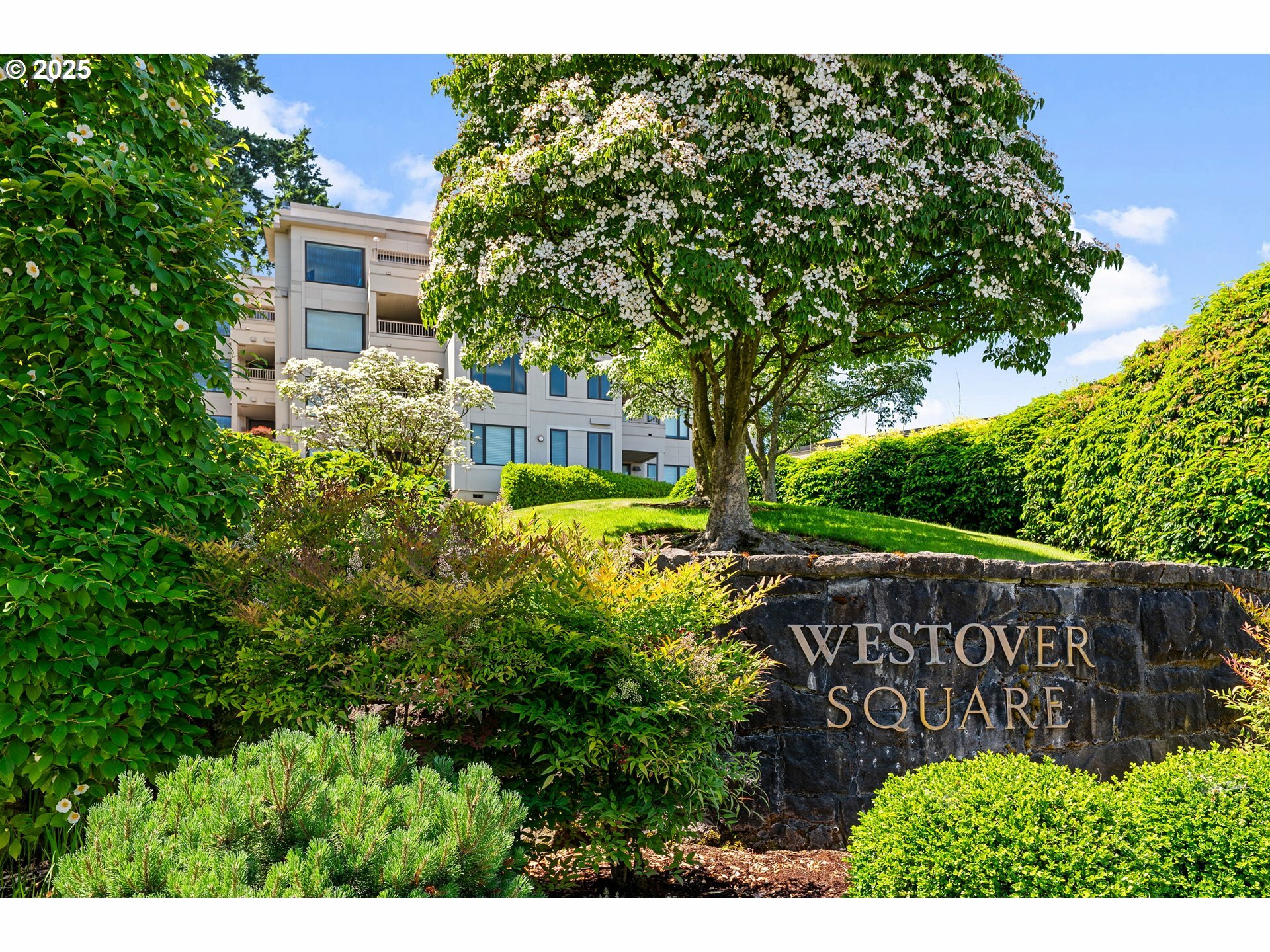 Property Photo: 766 NW Westover Sq OR 97210