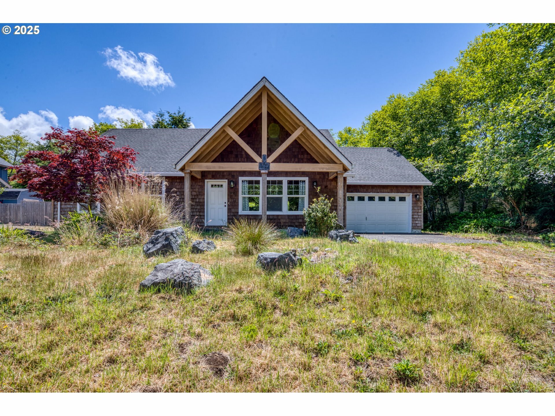 Property Photo: 1430 N Cedar Creek Cir OR 97136