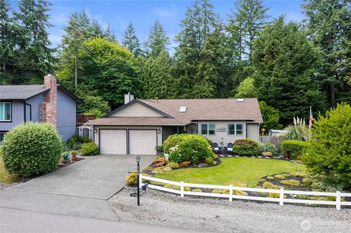 Property Photo: 31405 51st Avenue SW WA 98023