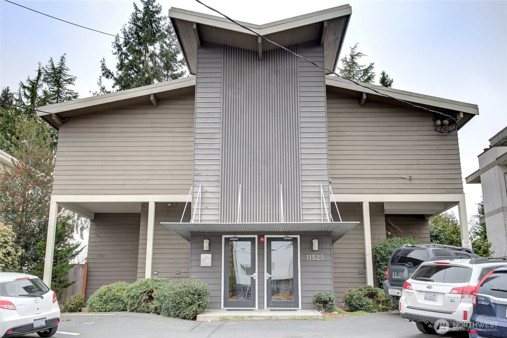 Property Photo: 11525 Greenwood Avenue N 401 WA 98133