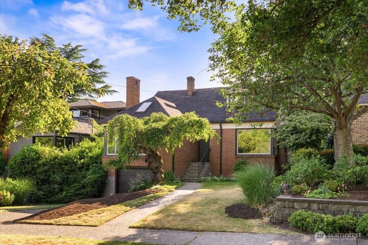 Property Photo:  6521  44th Avenue NE  WA 98115 