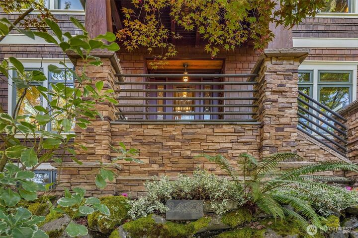 Property Photo:  1423  37th Avenue  WA 98122 